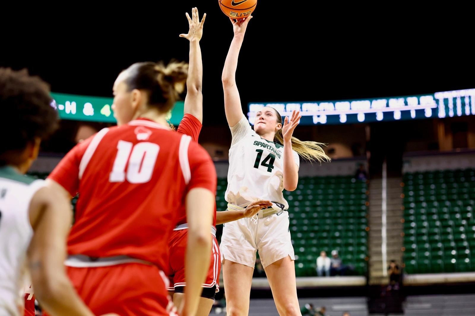 VanSlooten Powers No. 22 MSU Women to 91-71 Win Over Wisconsin